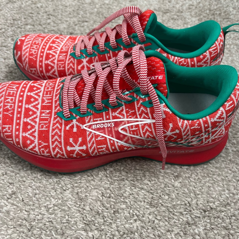 Hard to find!!  Brooks Run Merry Levitate 5 Running Shoes